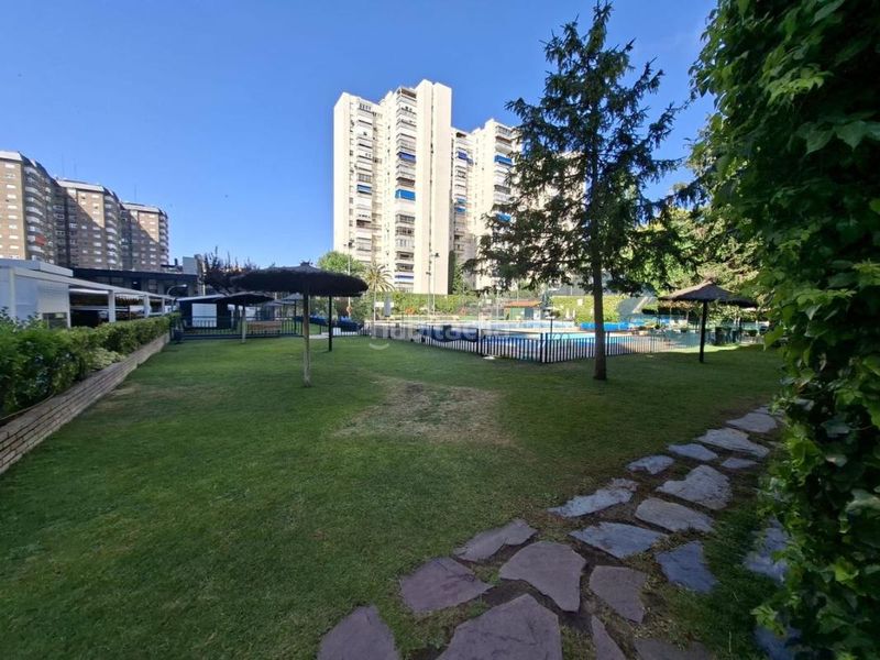 Foto c7213066-43fa-4486-a105-56ed53f573aa. Pis amb calefacció aparcament piscina a Pilar Madrid
