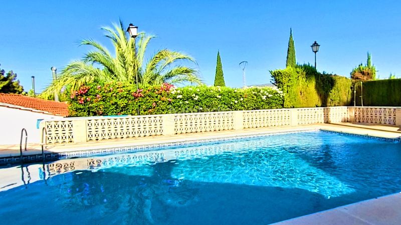 Foto 7b3a6050-c0ad-4ff2-b223-46ba81b59d05. Casa amb calefacció aparcament piscina a Campo Alto-Club de Campo Elda