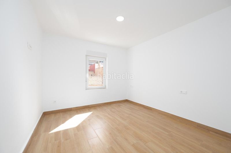 Foto b55a6a1f-4e2d-4c52-bac8-c59187dd5a56. Piso en Plaza Castelar - Mercado Central Elda