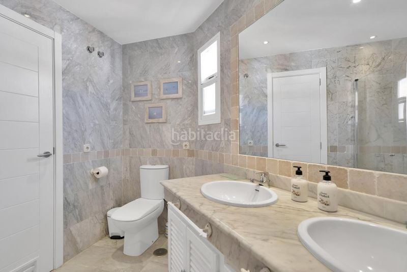 Foto e6319ba0-b1f6-4341-bc6c-bd26a61406b6. Pis amb calefacció aparcament piscina a bahía de Marbella Marbella