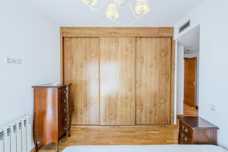 Foto a8c7e7f7-8795-4103-ba54-b60e92a38f79. Pis amb calefacció aparcament piscina a Sanchinarro Madrid