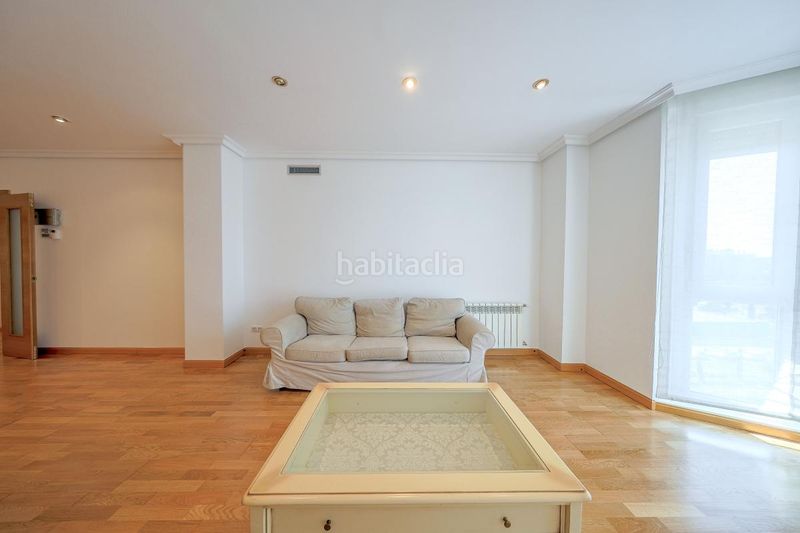 Foto ae59021c-4721-4779-a258-3313cd479fa8. Pis amb calefacció aparcament piscina a Sanchinarro Madrid