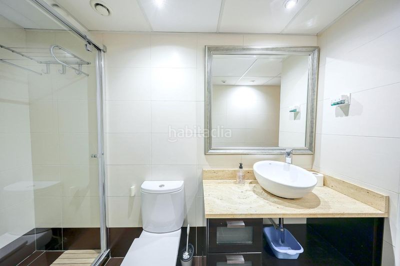 Foto cbd8e36c-e4c4-40be-8a1d-9a3c55a74bb5. Pis amb calefacció aparcament piscina a Sanchinarro Madrid