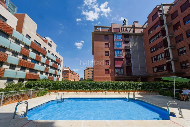 Foto cca670f6-cd29-4a57-8b95-a72da2ff4307. Pis amb calefacció aparcament piscina a Sanchinarro Madrid