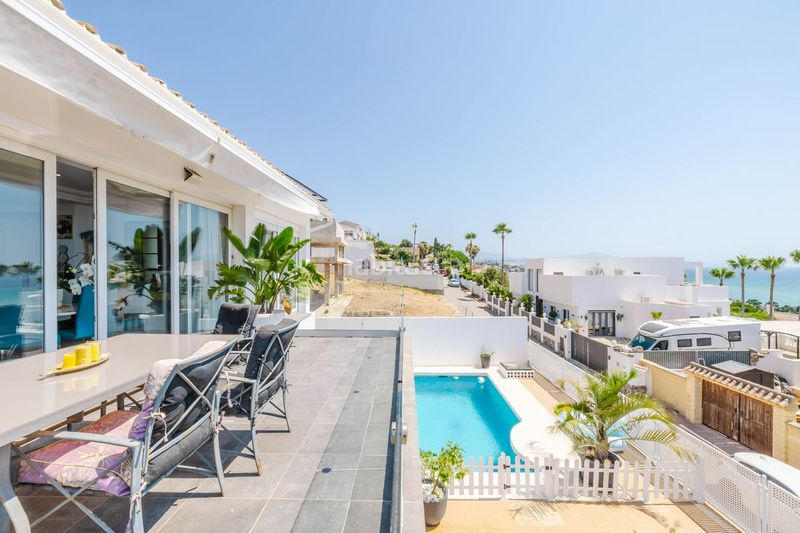 Foto 61a4bab2-abc0-43d9-acf0-ac04435ff67c. Casa amb calefacció piscina a Buenas Noches Estepona