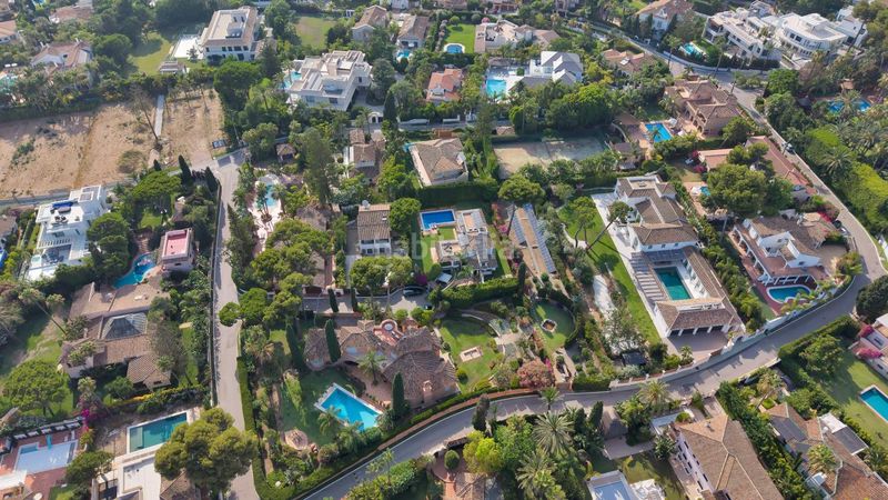 Foto 3ee5e82b-6aba-425b-a4f9-3f6467dbe670. Casa amb calefacció aparcament piscina a Los Monteros Marbella