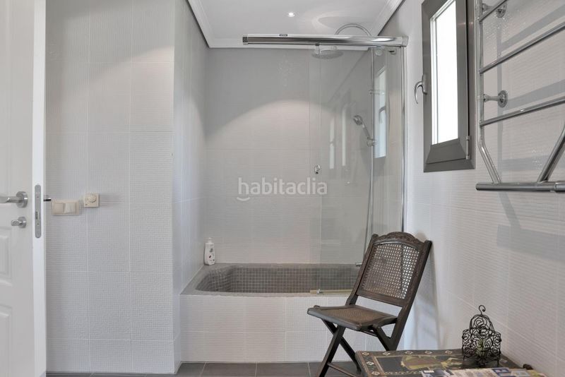 Foto d036fc4e-bac0-4a35-b338-ee89b4620994. Casa amb calefacció aparcament piscina a Los Monteros Marbella