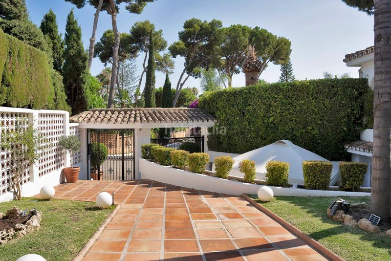 Foto d37681fc-30ef-4e41-9c2c-c6f50199004f. Casa amb calefacció aparcament piscina a Los Monteros Marbella