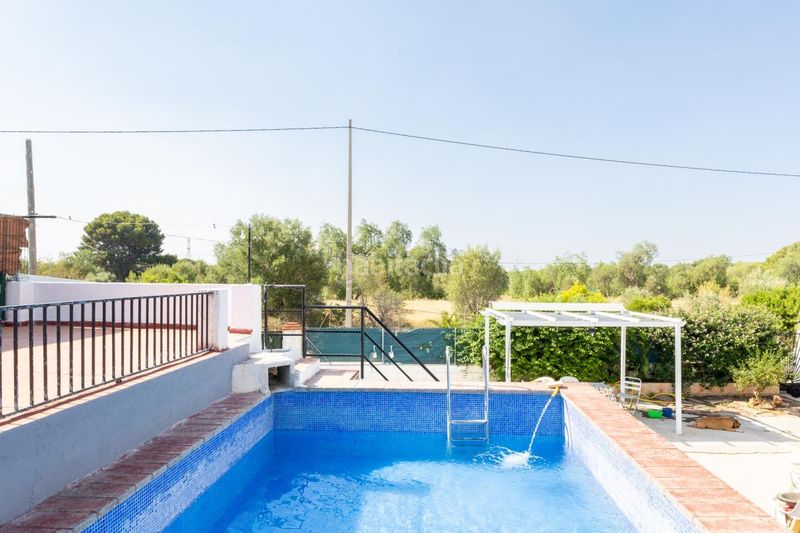 Foto 4bbd080a-0aa5-4454-b3f7-9176f9ad707e. Casa amb calefacció aparcament piscina a Camí de Paterna-Lloma del Calderer Bétera