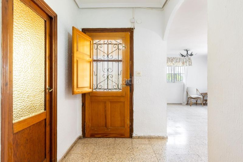 Foto e4418635-66ec-47be-b41d-f9319e78a6c8. Casa amb calefacció aparcament piscina a Camí de Paterna-Lloma del Calderer Bétera