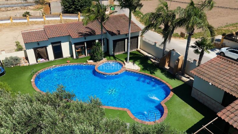 Foto 3f183d68-2ccd-43a7-890c-83b9e559e1e8. Casa amb calefacció aparcament piscina a Catral