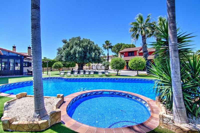 Foto 4b32adbd-9626-4865-aaf2-517d84351a22. Casa amb calefacció aparcament piscina a Catral