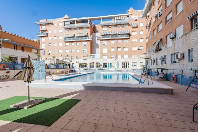 Foto 898845d8-25b3-4ea3-9be0-52c818274d57. Pis amb calefacció aparcament piscina a Martiricos - La Roca - La Rosaleda Málaga
