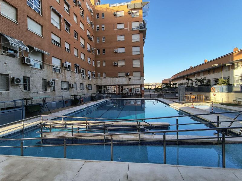 Foto b5322f4e-eebb-418f-8052-46c4e609c2d3. Pis amb calefacció aparcament piscina a Martiricos - La Roca - La Rosaleda Málaga