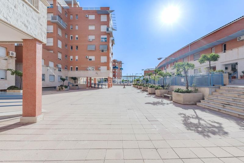 Foto c2eb7875-13f8-48f2-a680-c51e02e44923. Pis amb calefacció aparcament piscina a Martiricos - La Roca - La Rosaleda Málaga