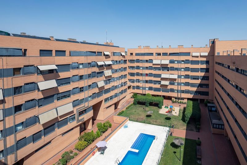 Foto 103740de-8cfb-43a6-ac0d-8fd3304e5dc1. Àtic amb calefacció aparcament piscina a Rejas Madrid