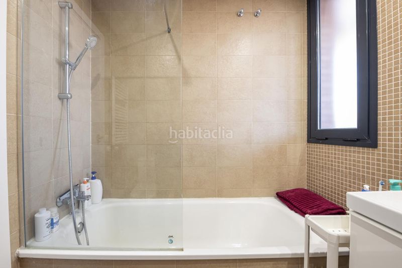 Foto fc759d2d-a7fc-4726-81ed-a55d226db132. Àtic amb calefacció aparcament piscina a Rejas Madrid