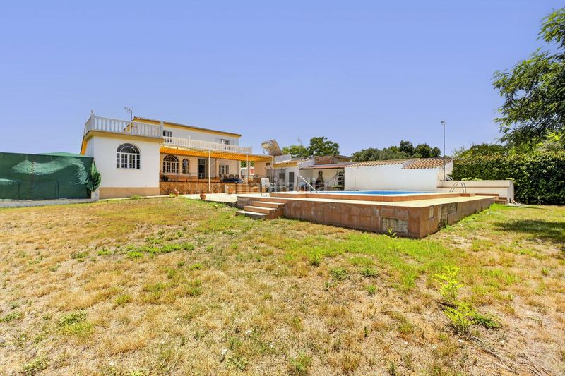 Foto 2810ec91-8e48-4305-8065-61d4aa35014d. Casa amb calefacció aparcament piscina a Carmona