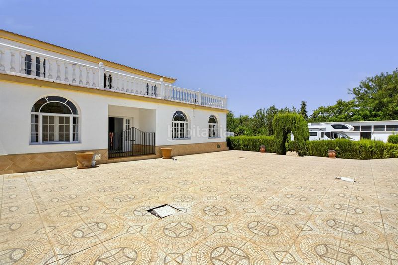 Foto 45bad31d-b0b0-42f5-89ff-bc756c1facdf. Casa amb calefacció aparcament piscina a Carmona