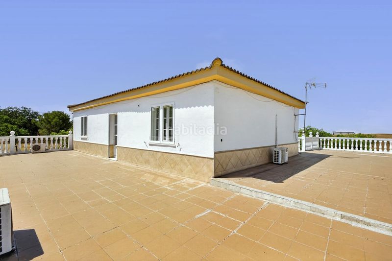 Foto cee2bfee-cd5b-46b3-bf2d-66f0b3c23a37. Casa amb calefacció aparcament piscina a Carmona
