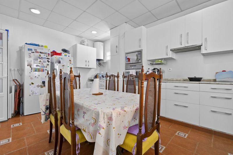 Foto d41844d6-5245-4aa9-9791-18b677ff963c. Casa amb calefacció aparcament piscina a Carmona