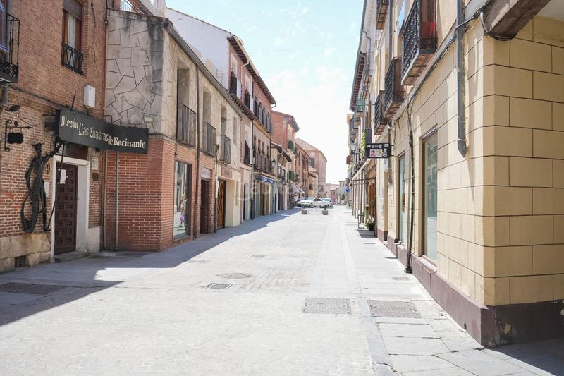 Foto b4cdf24c-5001-4eb1-9439-4854f6869ee4. Dúplex amb calefacció a Casco Histórico Alcalá de Henares