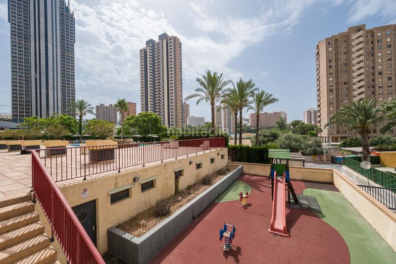 Foto 168d58d2-1d4c-48c8-b35a-35c44509aa2e. Pis amb calefacció piscina a Playa Poniente Benidorm