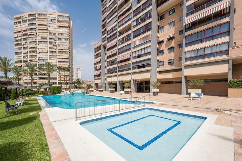 Foto 81340006-9950-4080-b0cc-fb4685e26724. Pis amb calefacció piscina a Playa Poniente Benidorm