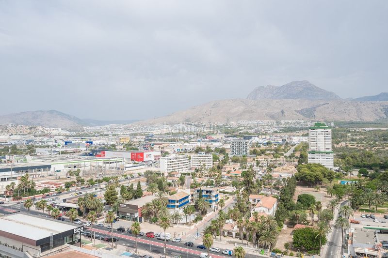 Foto ab51f74e-eed2-4e2f-9fd6-9a296c883c6d. Pis amb calefacció piscina a Playa Poniente Benidorm