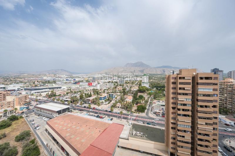 Foto b3718d89-b3b9-4384-9d0e-b2f7f338c66c. Pis amb calefacció piscina a Playa Poniente Benidorm