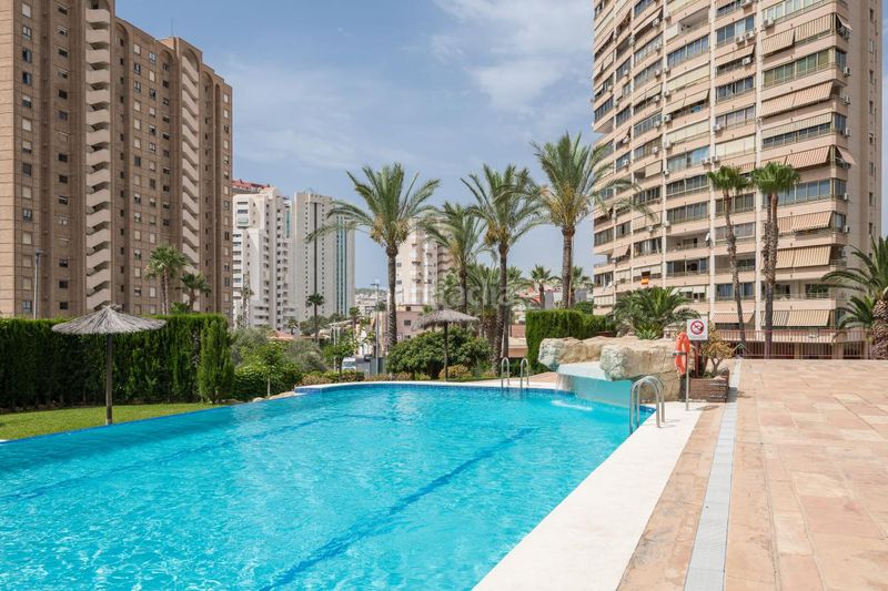 Foto caeda129-9d9b-4ee5-853f-6f7597783fc9. Pis amb calefacció piscina a Playa Poniente Benidorm