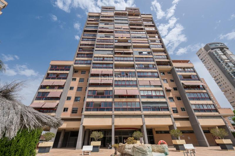 Foto dc22c9a3-e876-4a21-ba31-cde8afc8e718. Pis amb calefacció piscina a Playa Poniente Benidorm