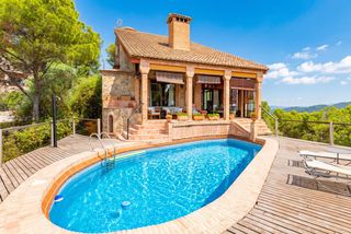 House in Gilet