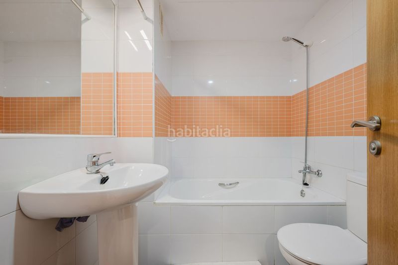 Foto 49f0a71d-4307-4964-b8a0-d5548f6636c9. Pis amb calefacció aparcament piscina a La Pañoleta Camas