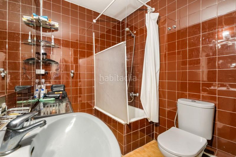 Foto bc1ccb11-e587-473a-9c38-b6f91f5cbb11. Àtic amb calefacció a Vila de Gràcia Barcelona