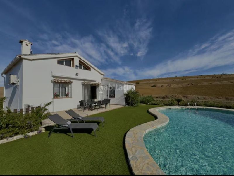 Foto 5ac0806a-3f48-460e-8a2d-699d4af18030. Casa amb calefacció aparcament piscina a Coín