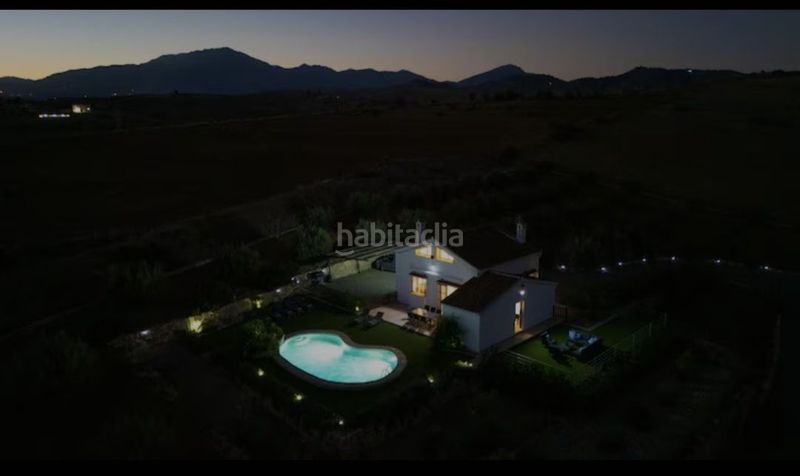 Foto 83a6906e-7ab5-4323-a43a-658d928f1ff4. Casa amb calefacció aparcament piscina a Coín
