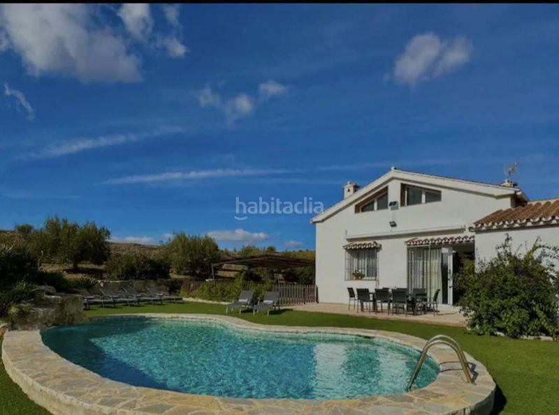 Foto f89521c6-092a-433f-86fc-df96563b3f25. Casa amb calefacció aparcament piscina a Coín