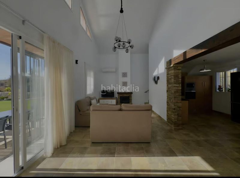 Foto f8fff9aa-64ad-4065-84d3-73fa281234a9. Casa amb calefacció aparcament piscina a Coín
