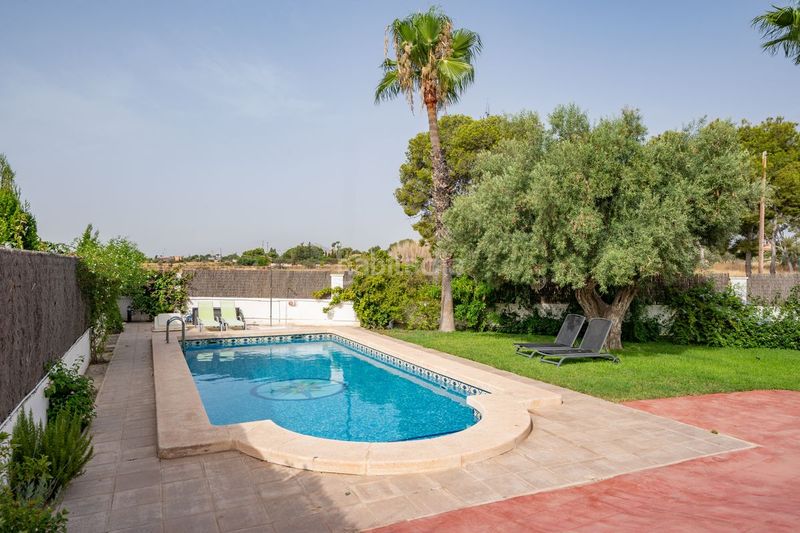 Foto 1da71ac6-e645-4672-875c-4927daad72a9. Xalet amb calefacció aparcament piscina a Los Girasoles Sant Vicent del Raspeig