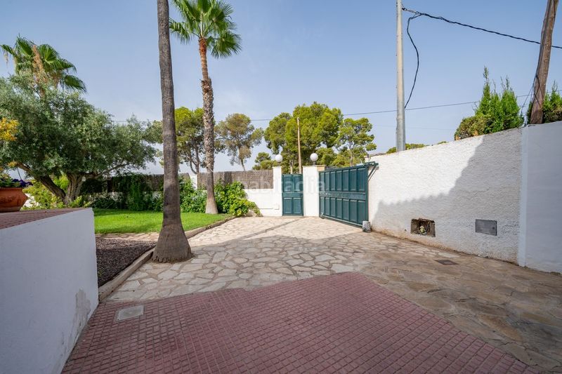Foto a216b990-8601-4ef9-ac2a-c37a2f59708b. Xalet amb calefacció aparcament piscina a Los Girasoles Sant Vicent del Raspeig