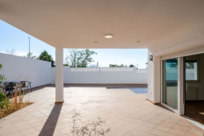 Foto 7019473d-3608-40b8-b228-f0af051348c4. Casa amb calefacció aparcament piscina a La Pedrera-Vessanes Dénia