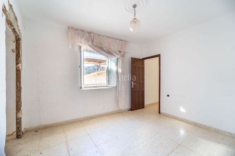 Foto 3d405bcb-993c-43a3-87ca-f2915268d64b. Casa aparellada amb calefacció a Benamargosa