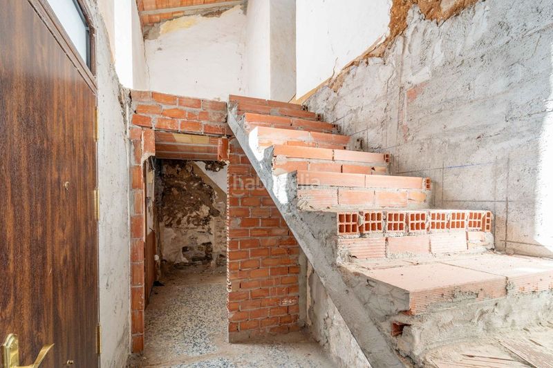 Foto 7d89a608-2132-4489-a65d-f385fffd90a4. Casa aparellada amb calefacció a Benamargosa