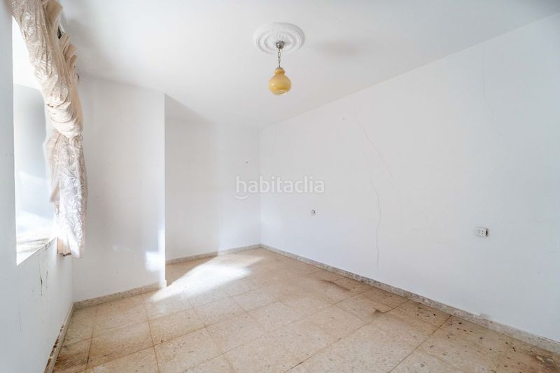 Foto 7f04ffcf-a521-44bc-8744-49917ffa85cd. Casa aparellada amb calefacció a Benamargosa