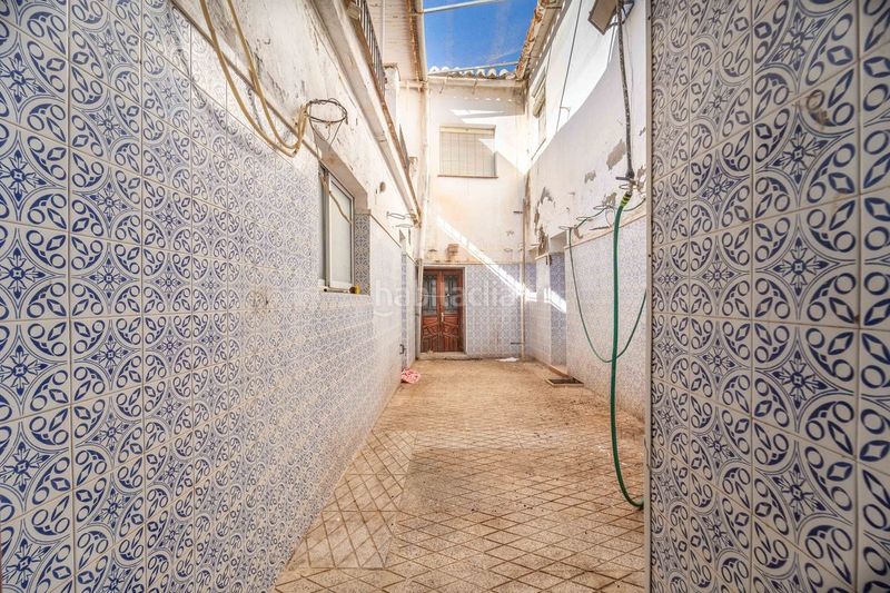Foto b2437144-99e2-4012-89b8-0592c8c2536b. Casa aparellada amb calefacció a Benamargosa