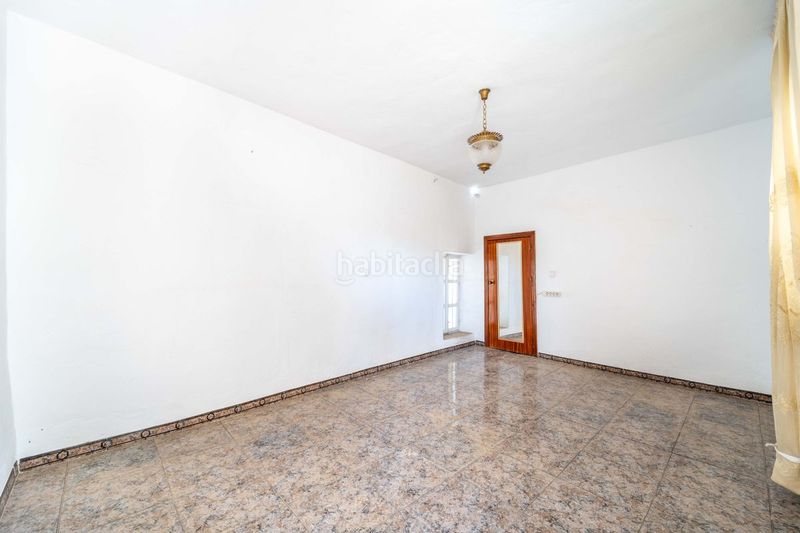Foto f861e838-25cd-4fde-af7b-a64265c88dcf. Casa aparellada amb calefacció a Benamargosa