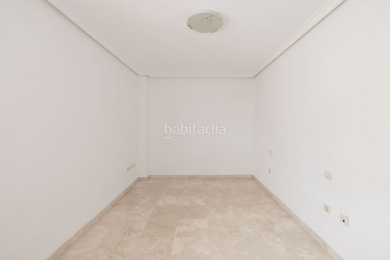 Foto f6d80e56-d7b7-4fc5-8c96-a48015b51fee. Pis amb calefacció aparcament a Centro Estepona