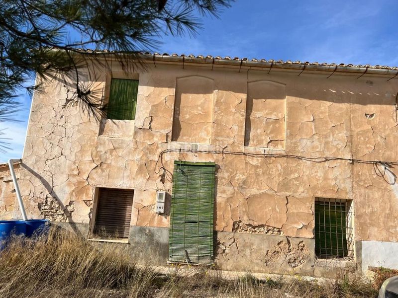 Foto 9fef00bd-8ba8-43d2-8853-71570a84b634. Casa amb calefacció aparcament a Jumilla