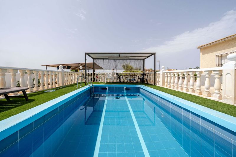 Foto 729dce0f-ef07-4a87-bed7-91ff453aaae0. Casa amb calefacció aparcament piscina a Albatera